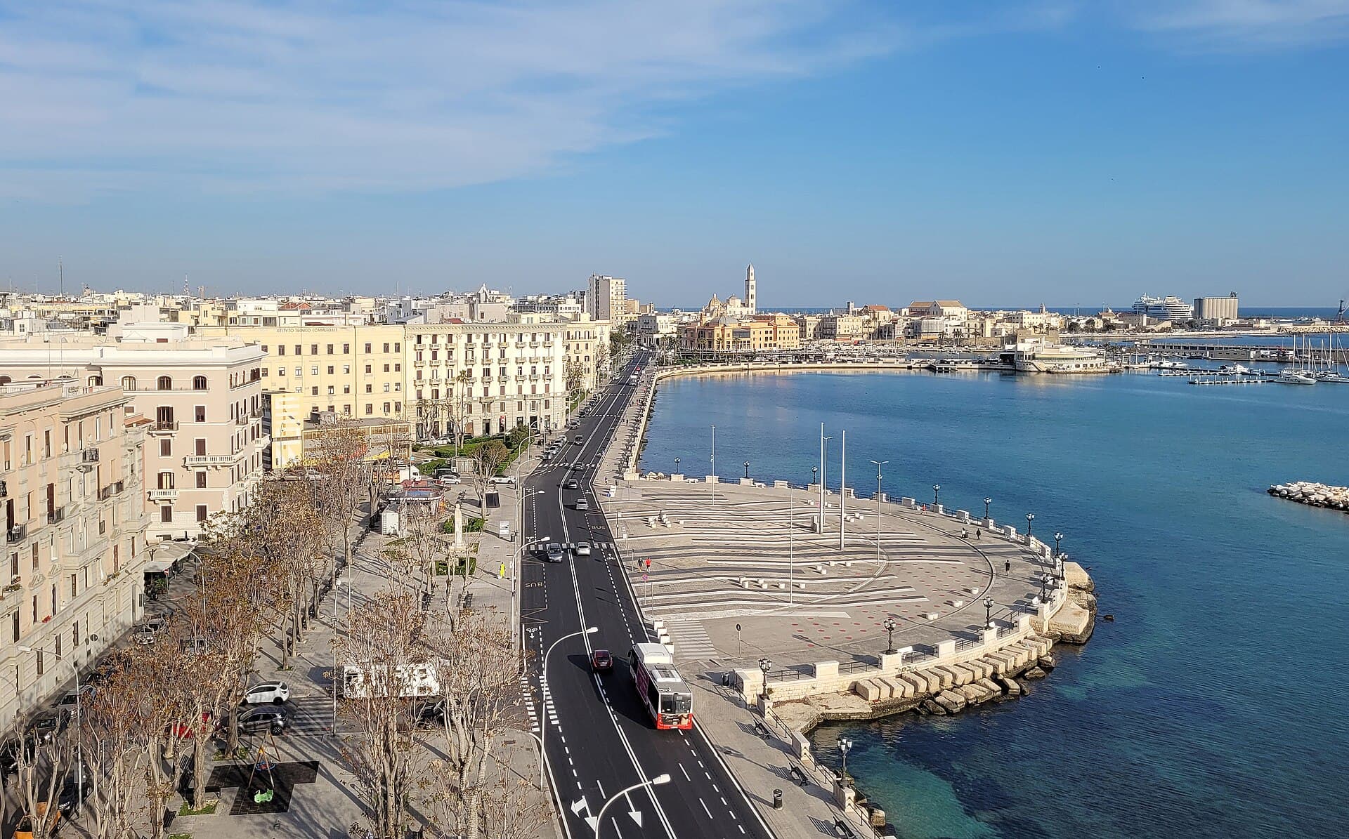 Il lungomare di Bari.