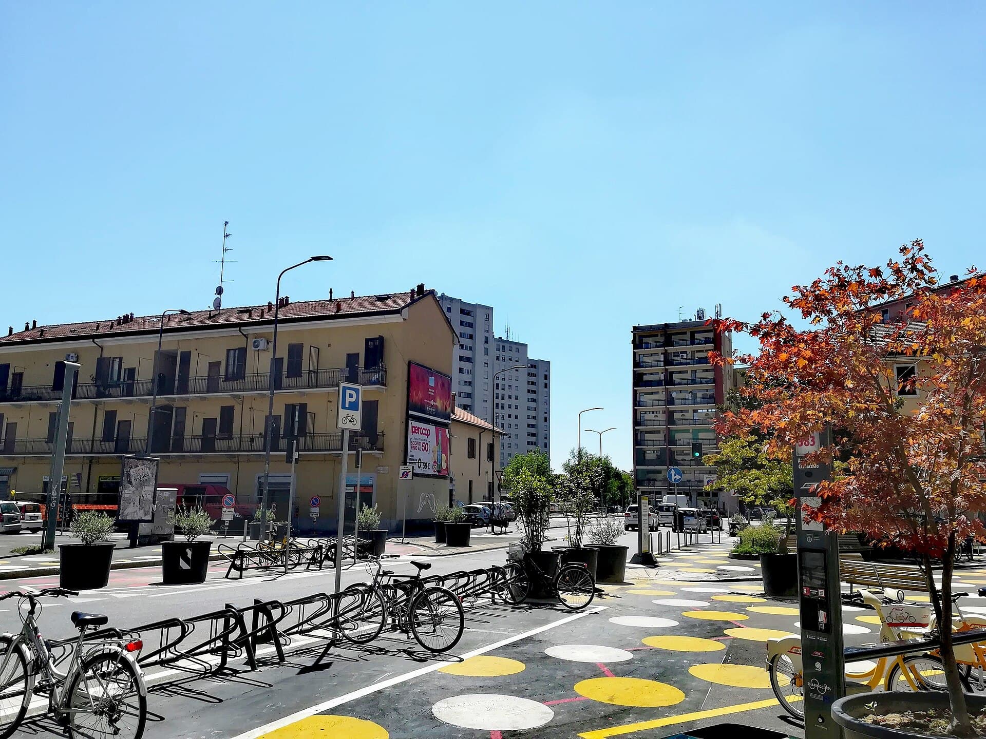 Piazza Angilberto II, al Corvetto, a Milano.