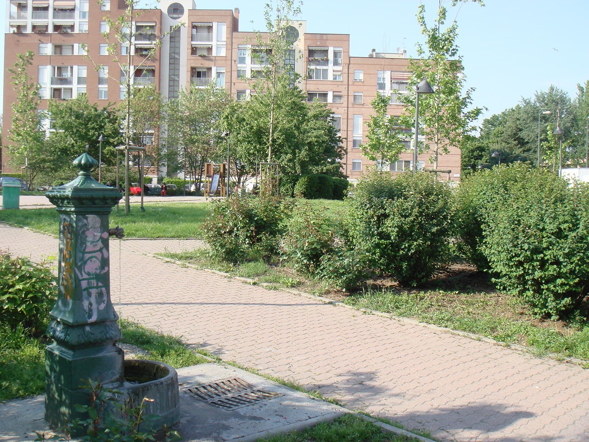 Un giardino di quartiere al Gratosoglio, a Milano.